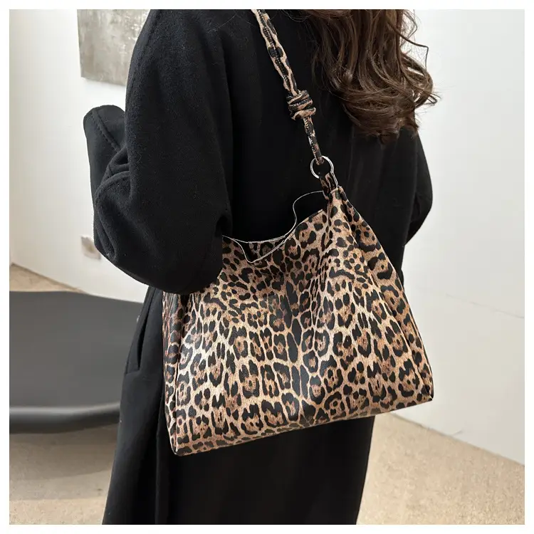 Women Leopard Print Crossbody Bag Large Capacity 2025 — feature 11
