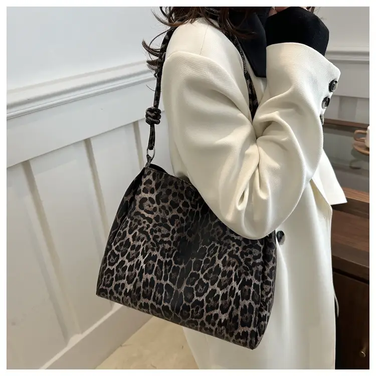Women Leopard Print Crossbody Bag Large Capacity 2025 — feature 13