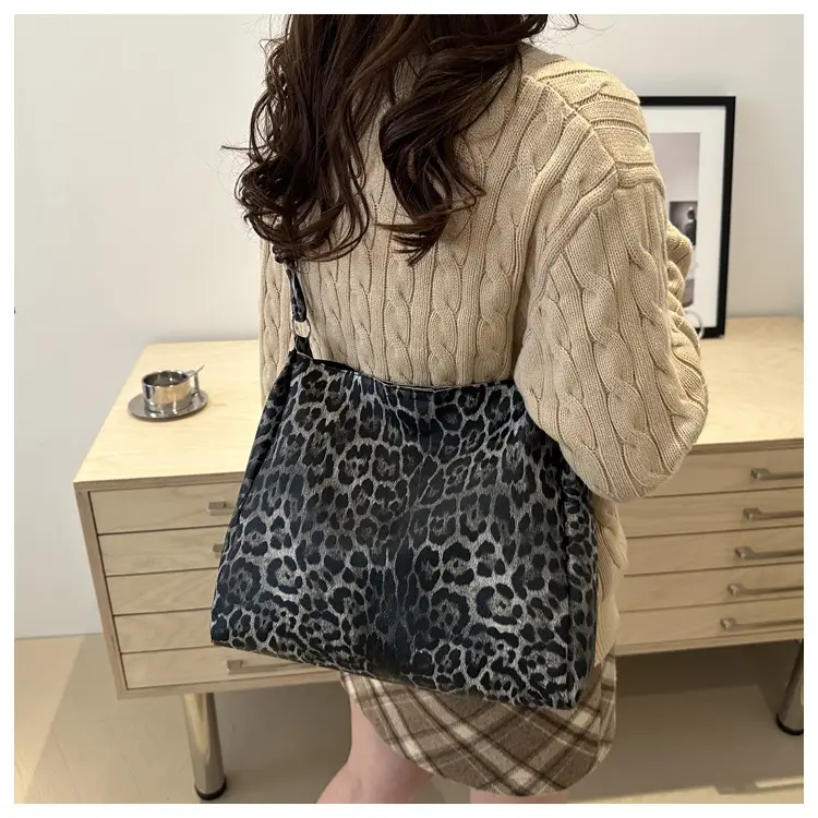 Women Leopard Print Crossbody Bag Large Capacity 2025 — feature 16