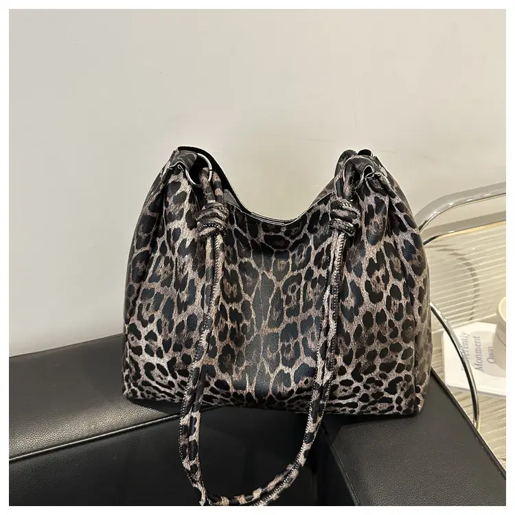 Women Leopard Print Crossbody Bag Large Capacity 2025 — feature 8