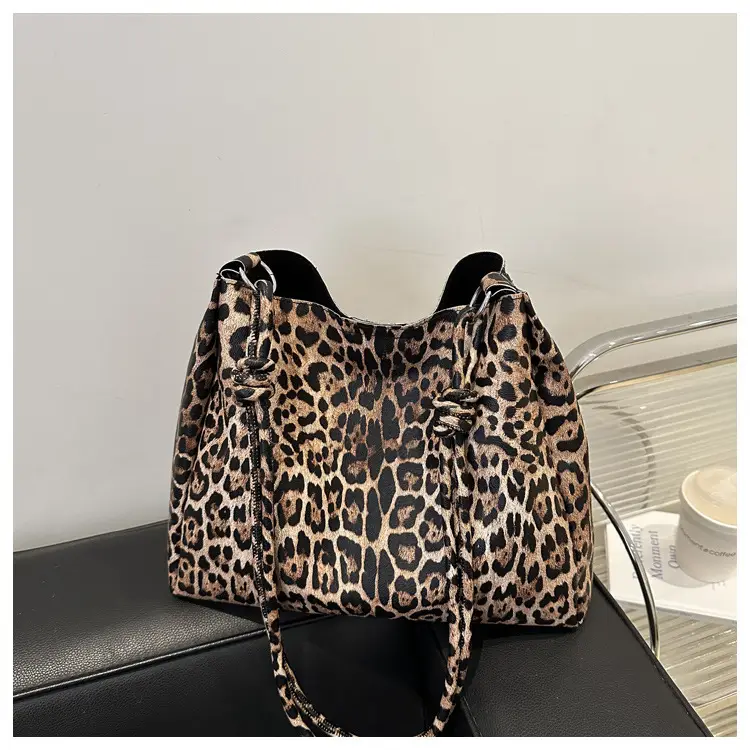 Women Leopard Print Crossbody Bag Large Capacity 2025 — feature 9