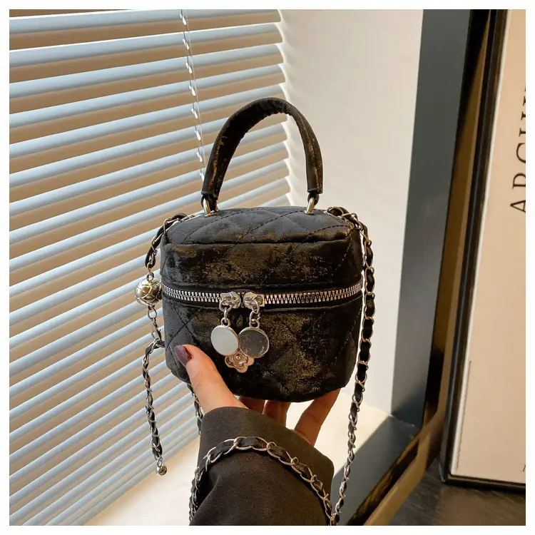Black Diamond Plaid Chain Mini Shoulder Bag Women — feature 11