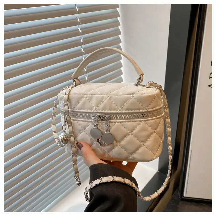 Black Diamond Plaid Chain Mini Shoulder Bag Women — feature 14