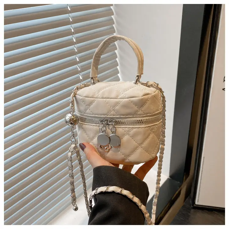 Black Diamond Plaid Chain Mini Shoulder Bag Women — feature 15