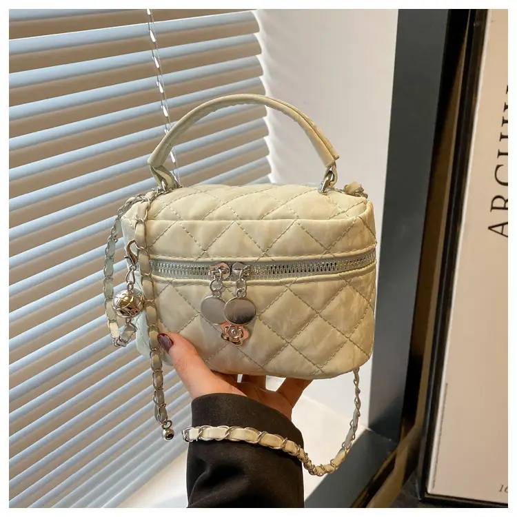Black Diamond Plaid Chain Mini Shoulder Bag Women — feature 16