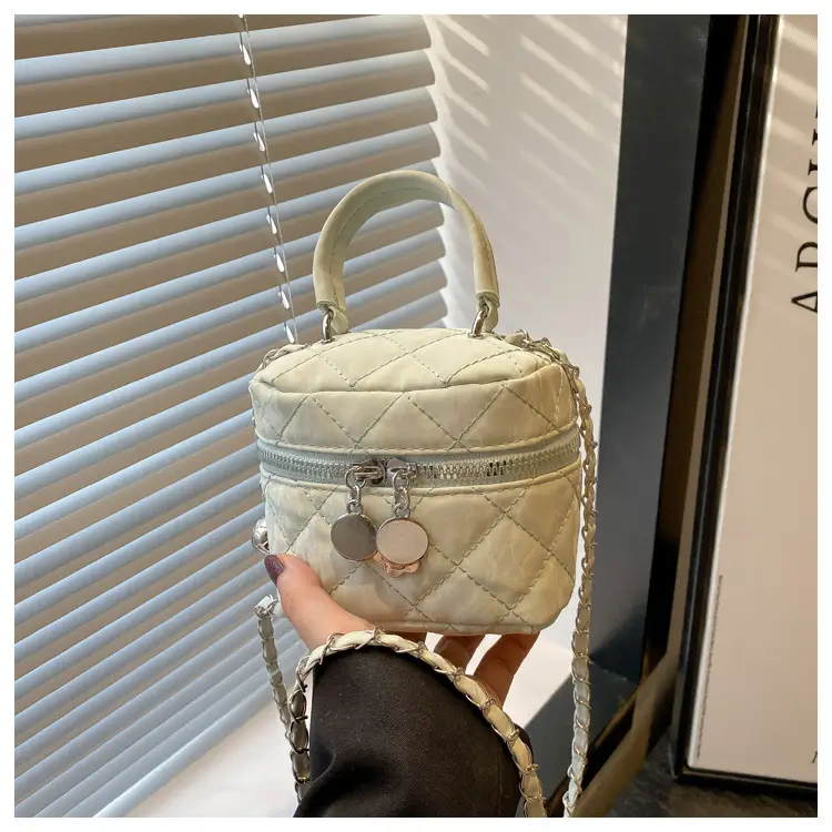 Black Diamond Plaid Chain Mini Shoulder Bag Women — feature 17