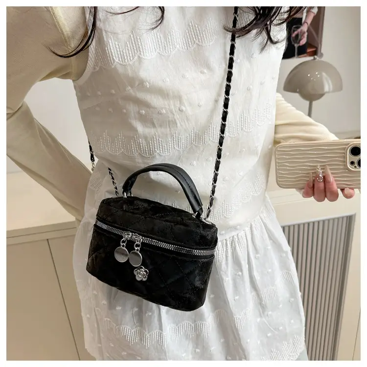 Black Diamond Plaid Chain Mini Shoulder Bag Women — feature 19