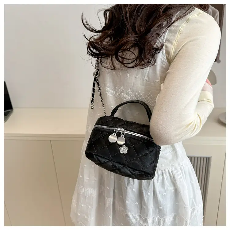Black Diamond Plaid Chain Mini Shoulder Bag Women — feature 20