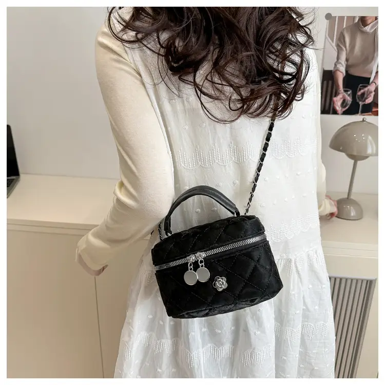 Black Diamond Plaid Chain Mini Shoulder Bag Women — feature 21