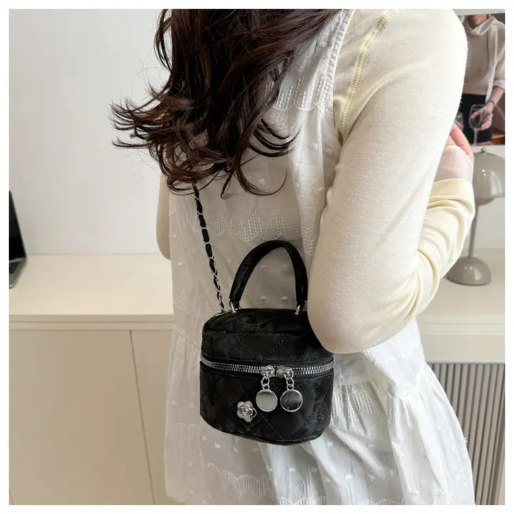 Black Diamond Plaid Chain Mini Shoulder Bag Women — feature 23