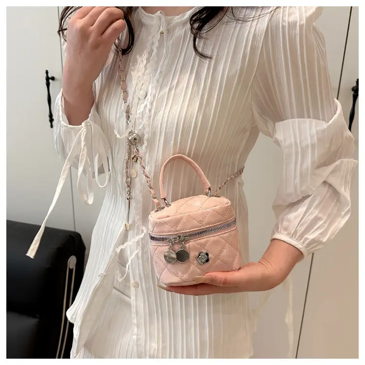 Black Diamond Plaid Chain Mini Shoulder Bag Women — feature 28