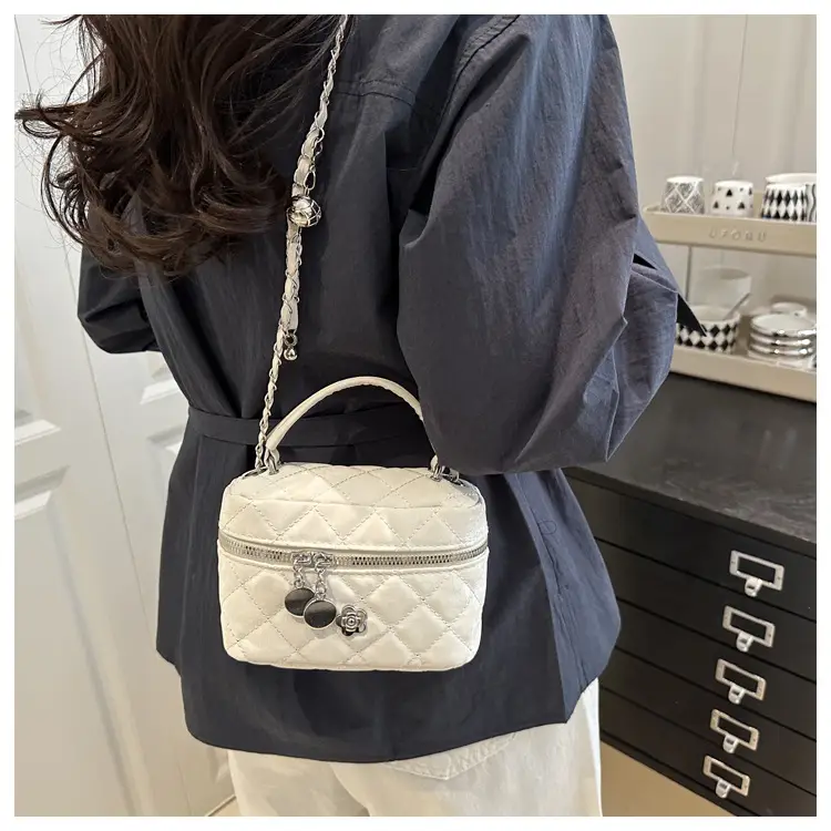 Black Diamond Plaid Chain Mini Shoulder Bag Women — feature 33