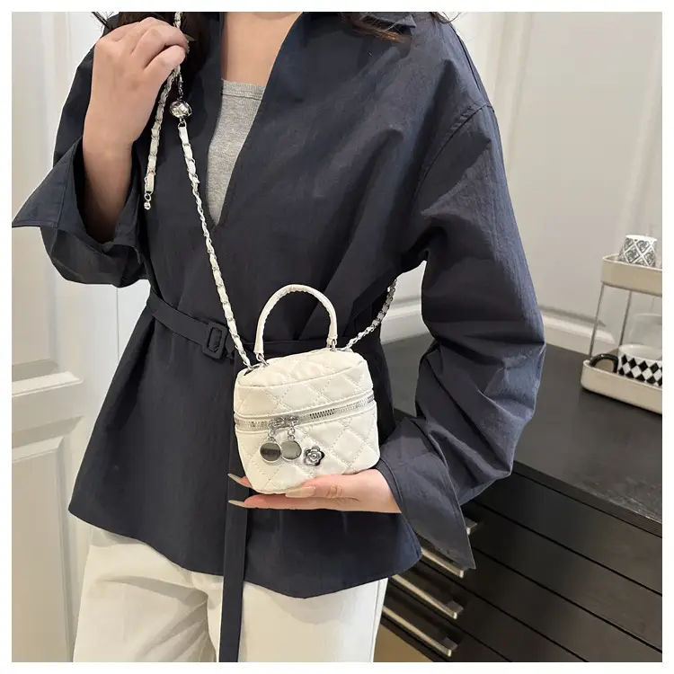Black Diamond Plaid Chain Mini Shoulder Bag Women — feature 37