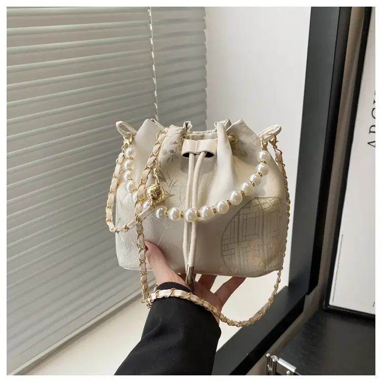 Chinese Embroidered Pearl Chain Shoulder Bag — feature 31