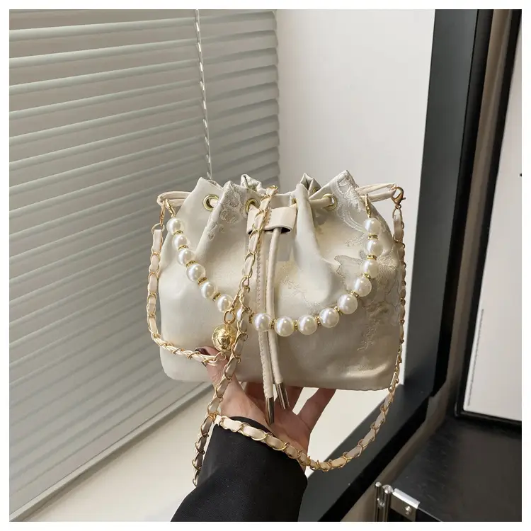 Chinese Embroidered Pearl Chain Shoulder Bag — feature 32