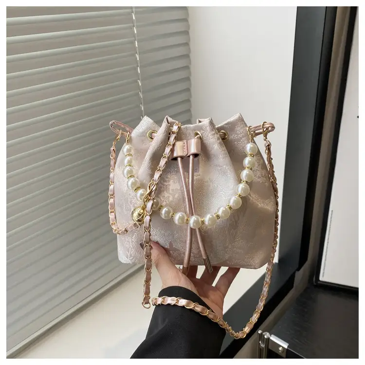 Chinese Embroidered Pearl Chain Shoulder Bag — feature 33