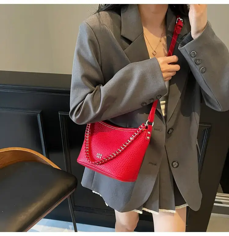 Women's Chain Crossbody Bag Beige 2025 Trendy — feature 15