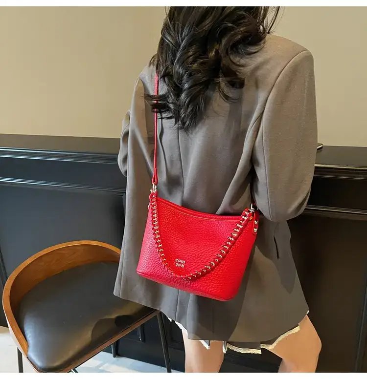 Women's Chain Crossbody Bag Beige 2025 Trendy — feature 16