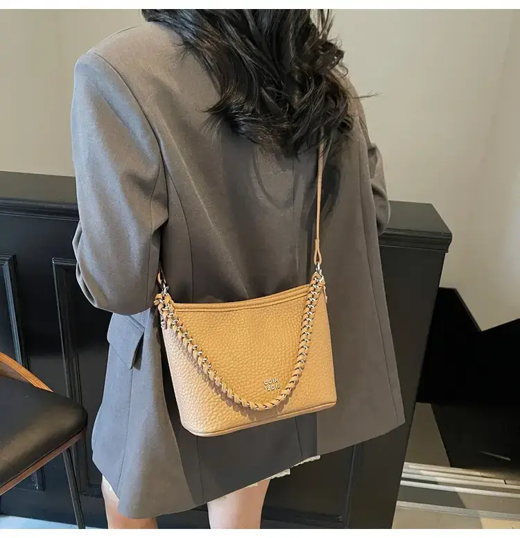 Women's Chain Crossbody Bag Beige 2025 Trendy — feature 20