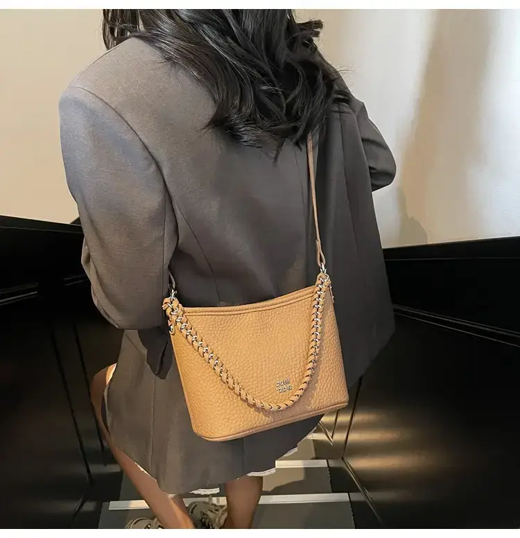 Women's Chain Crossbody Bag Beige 2025 Trendy — feature 21