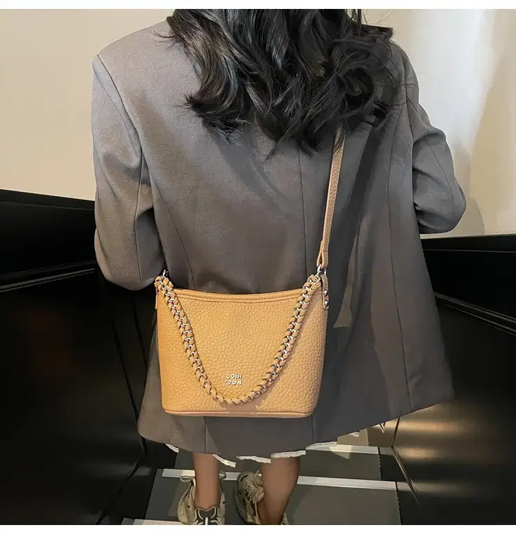 Women's Chain Crossbody Bag Beige 2025 Trendy — feature 22