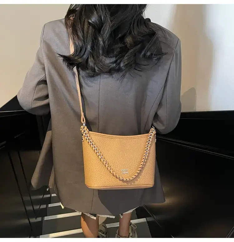 Women's Chain Crossbody Bag Beige 2025 Trendy — feature 23