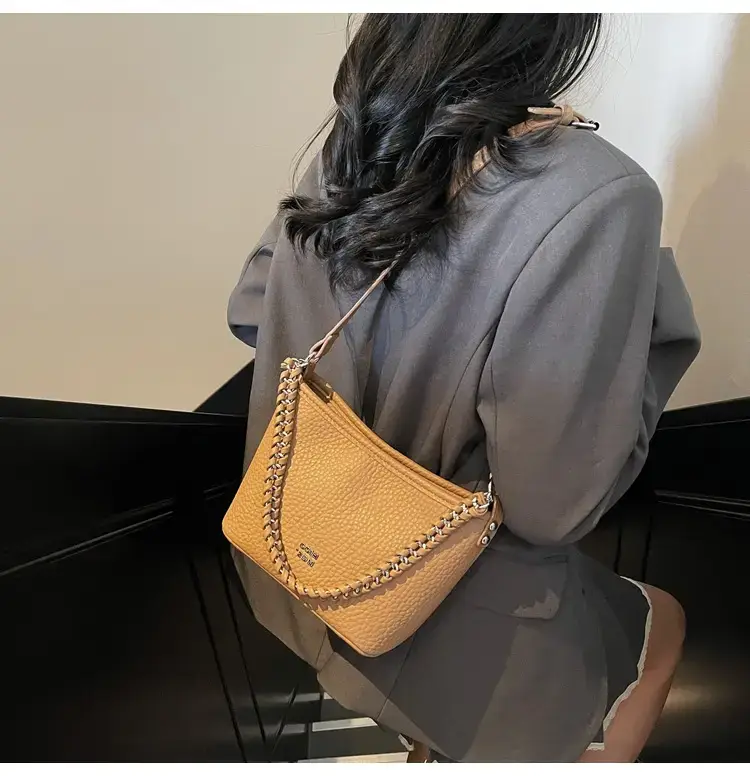 Women's Chain Crossbody Bag Beige 2025 Trendy — feature 24