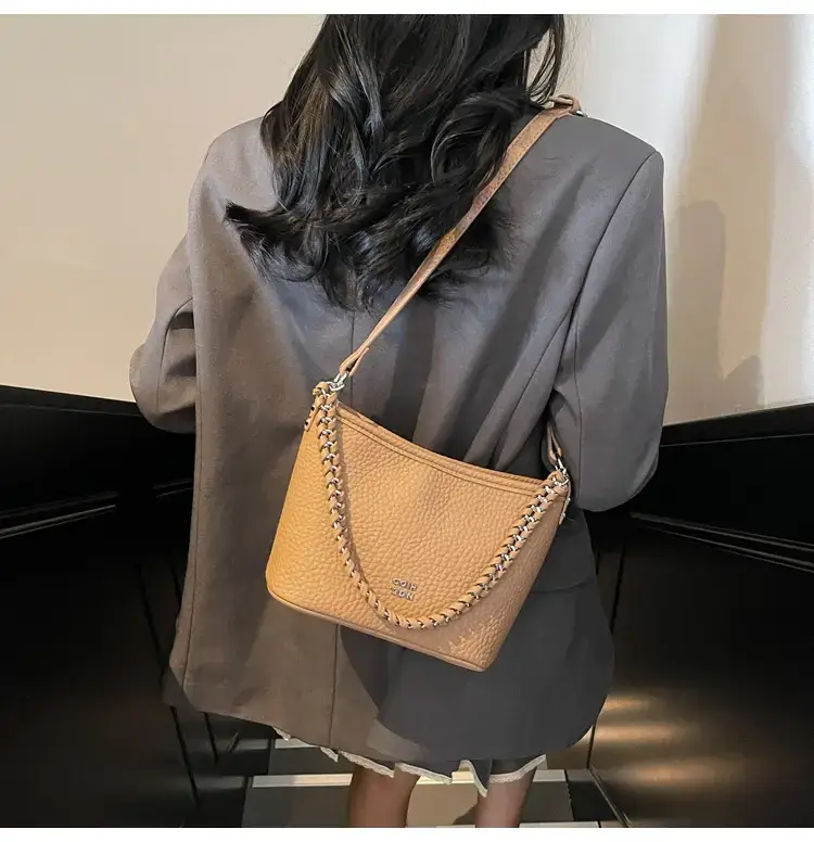 Women's Chain Crossbody Bag Beige 2025 Trendy — feature 25