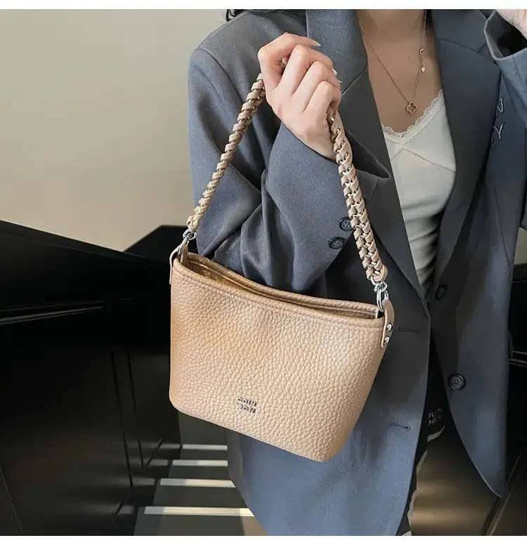 Women's Chain Crossbody Bag Beige 2025 Trendy — feature 26