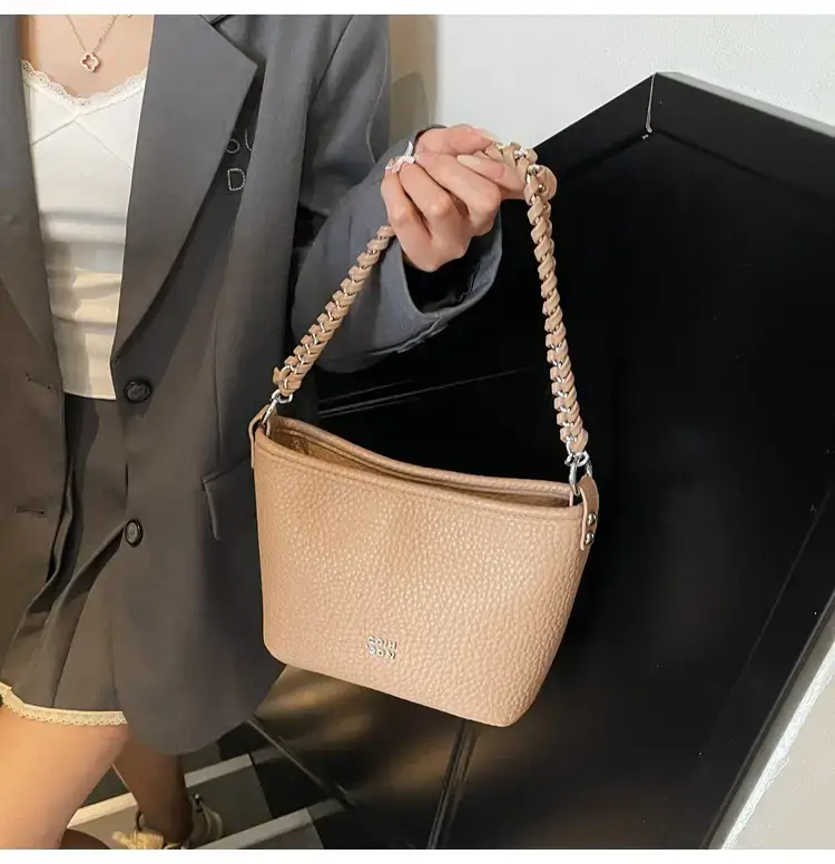 Women's Chain Crossbody Bag Beige 2025 Trendy — feature 28