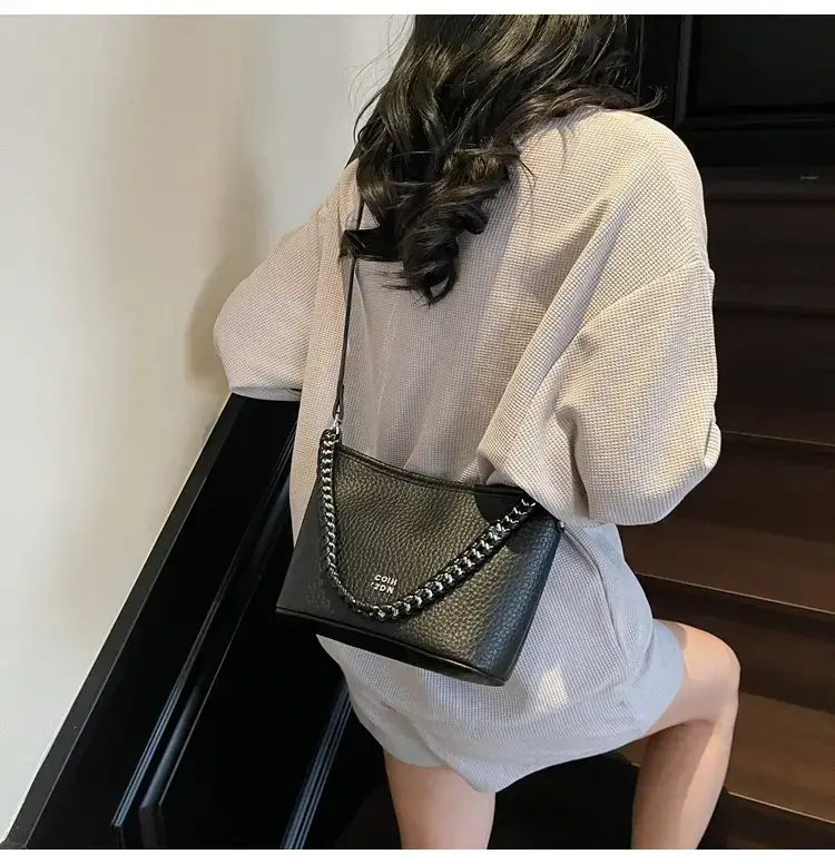 Women's Chain Crossbody Bag Beige 2025 Trendy — feature 32