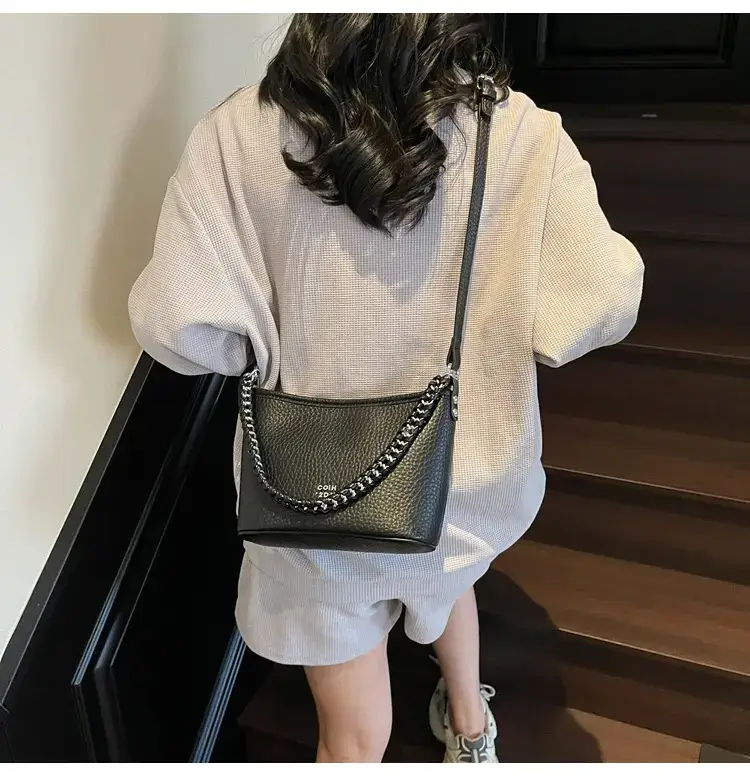 Women's Chain Crossbody Bag Beige 2025 Trendy — feature 34