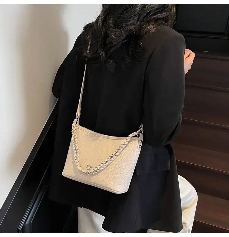 Women's Chain Crossbody Bag Beige 2025 Trendy — feature 39