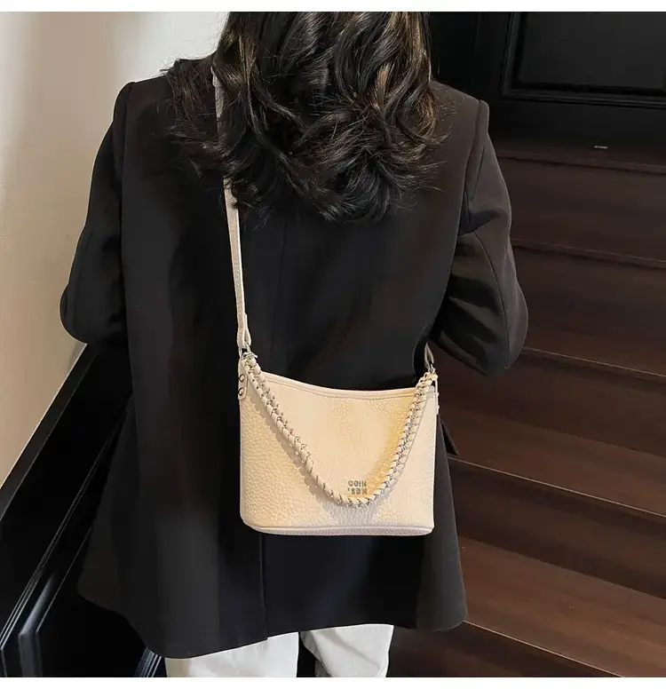 Women's Chain Crossbody Bag Beige 2025 Trendy — feature 40