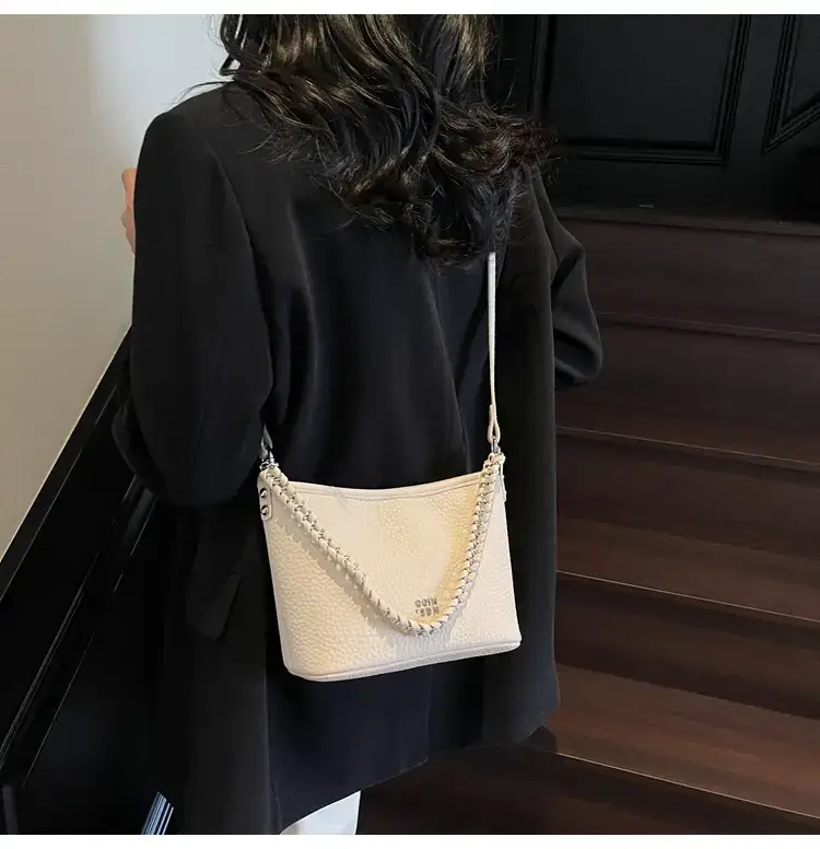 Women's Chain Crossbody Bag Beige 2025 Trendy — feature 41