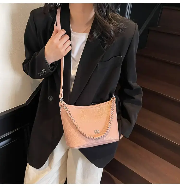 Women's Chain Crossbody Bag Beige 2025 Trendy — feature 43