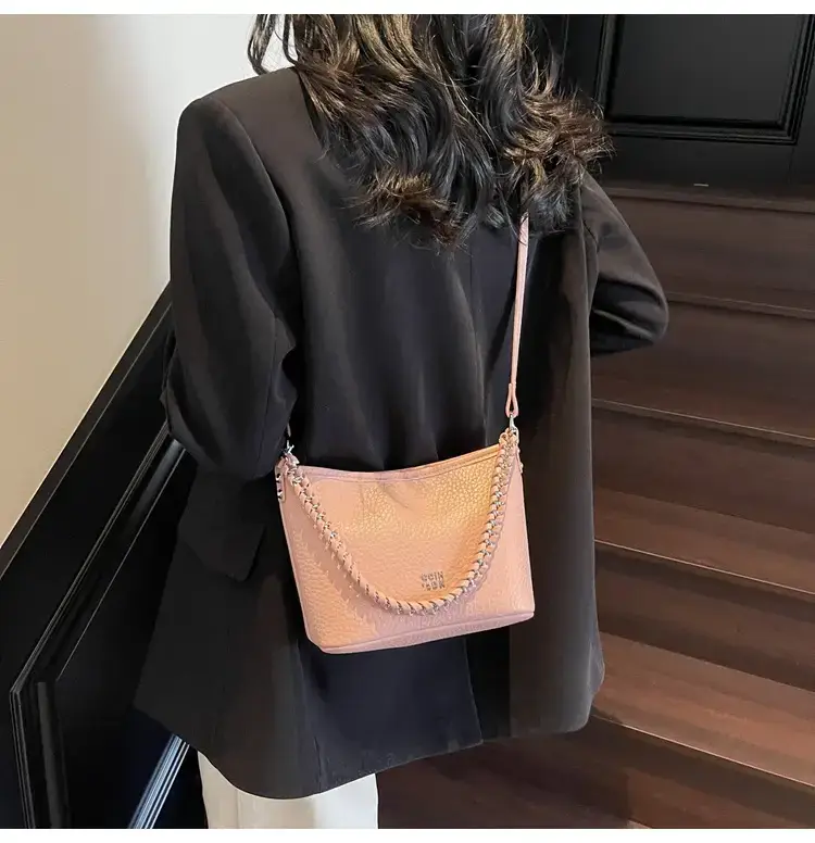Women's Chain Crossbody Bag Beige 2025 Trendy — feature 44
