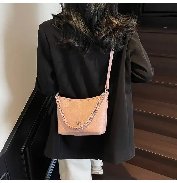 Women's Chain Crossbody Bag Beige 2025 Trendy — feature 45