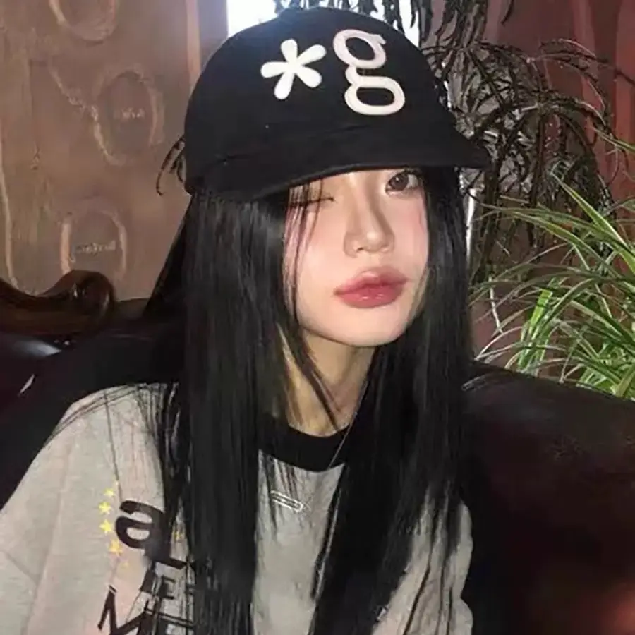 Korean Style Black Cap with Star & G Logo — feature 7