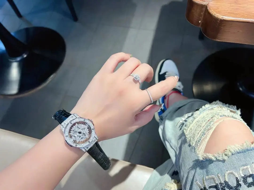 Women's Quartz Watch with Black Leather Strap — feature 15