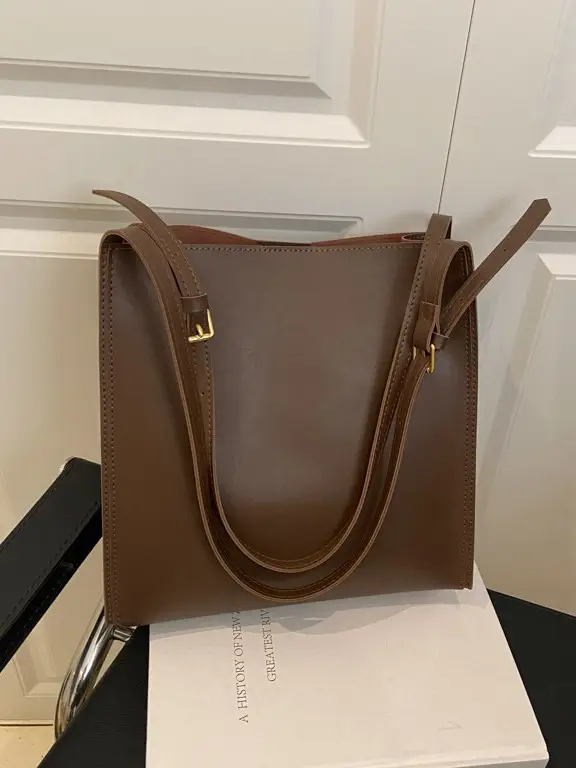 Women Large Brown Leather Shoulder Bag 2026 - Image 8