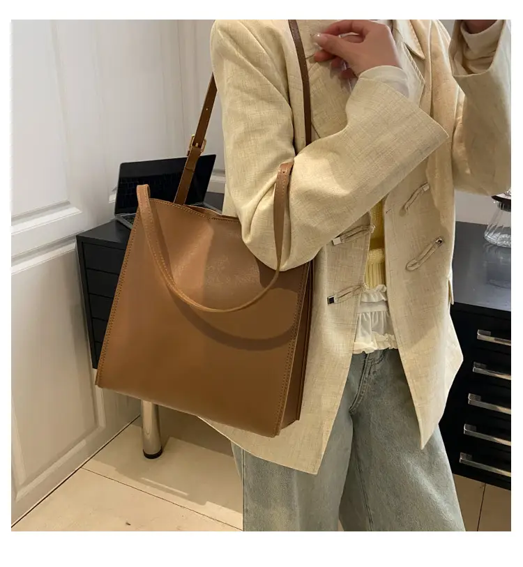 Women Large Brown Leather Shoulder Bag 2026 — feature 14