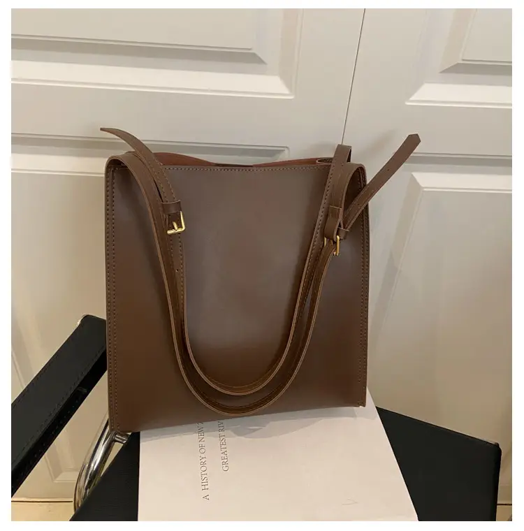 Women Large Brown Leather Shoulder Bag 2026 — feature 22