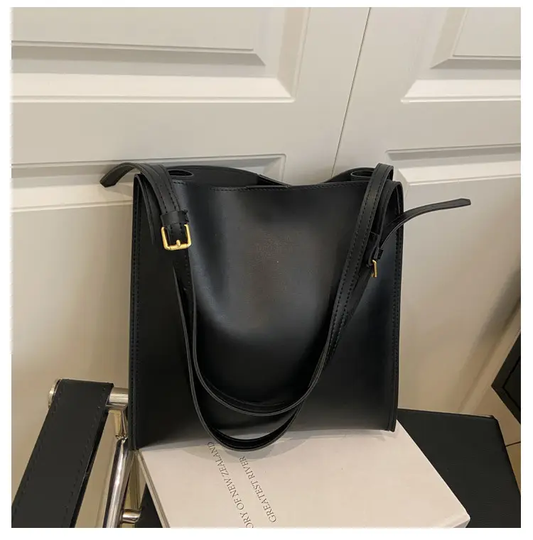 Women Large Brown Leather Shoulder Bag 2026 — feature 24