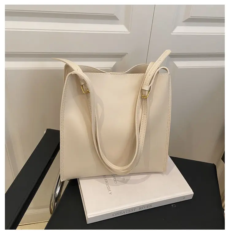 Women Large Brown Leather Shoulder Bag 2026 — feature 26
