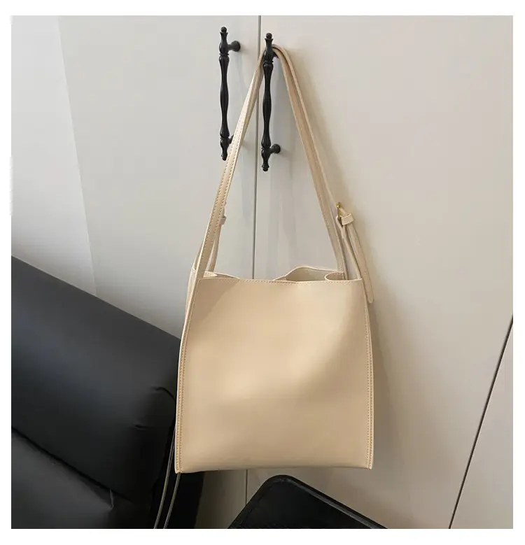 Women Large Brown Leather Shoulder Bag 2026 — feature 27