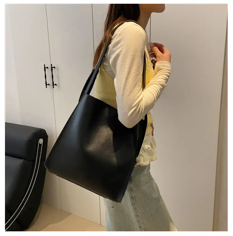 Women Large Brown Leather Shoulder Bag 2026 — feature 9