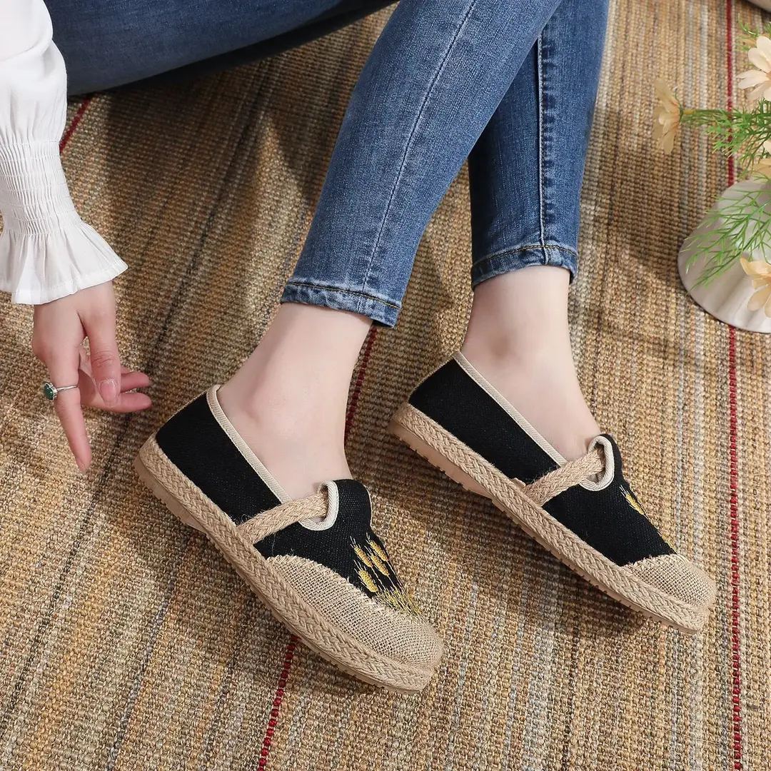 Summer New Women's Cloth Shoes Old Beijing Embroidered Linen Cloth Shoes Women's Shallow Mouth Retro Fashion Single-layer Shoes Hanfu Shoes - Image 7