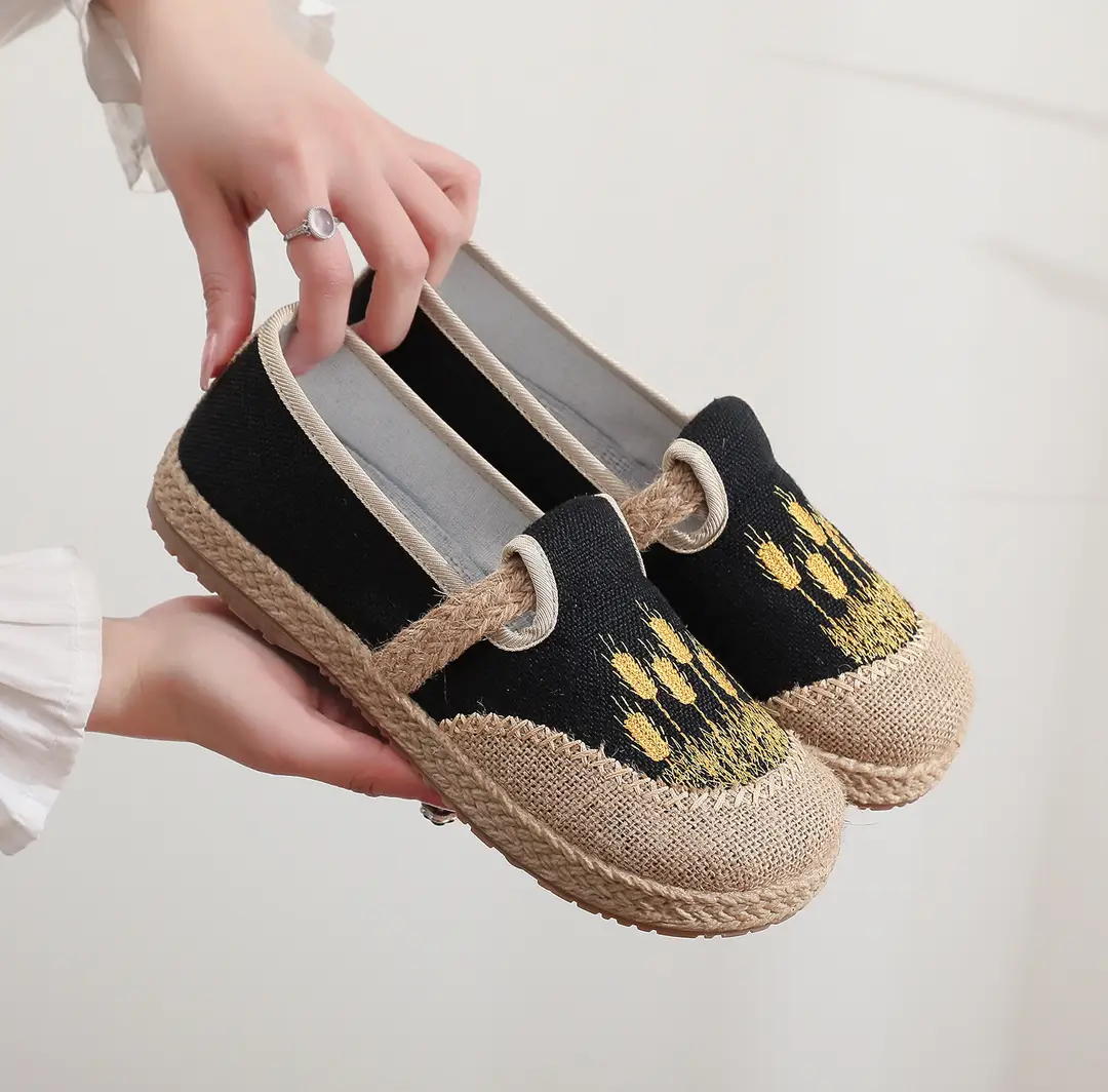 Summer New Women's Cloth Shoes Old Beijing Embroidered Linen Cloth Shoes Women's Shallow Mouth Retro Fashion Single-layer Shoes Hanfu Shoes — feature 1