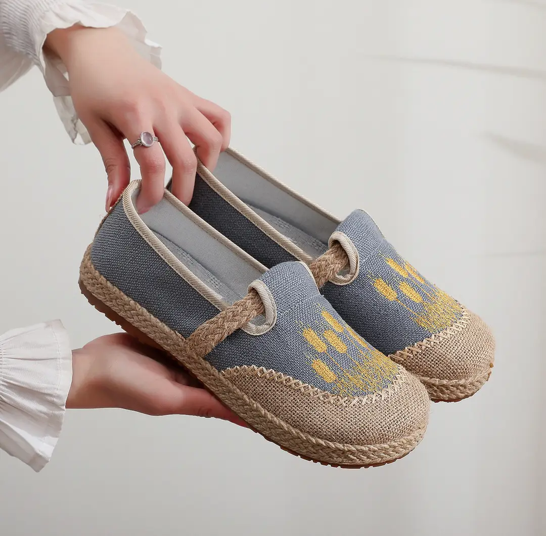 Summer New Women's Cloth Shoes Old Beijing Embroidered Linen Cloth Shoes Women's Shallow Mouth Retro Fashion Single-layer Shoes Hanfu Shoes — feature 2